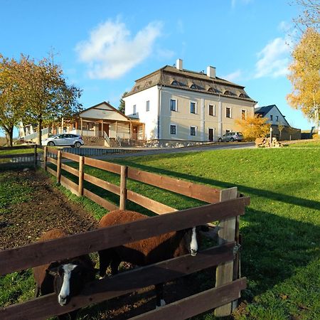 Resort Lisensky Dvur Sněžné Exteriör bild