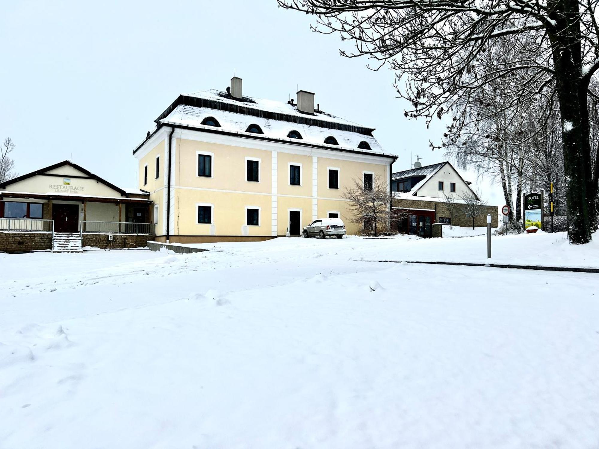 Resort Lisensky Dvur Sněžné Exteriör bild