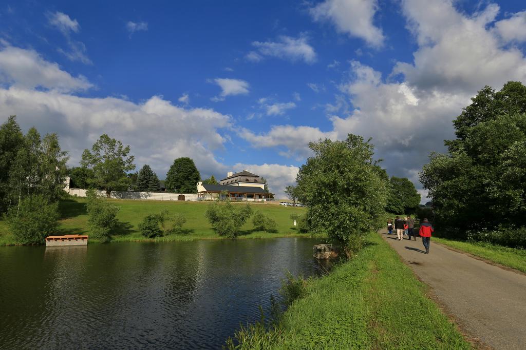 Resort Lisensky Dvur Sněžné Exteriör bild